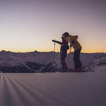 Hotel Club Only - By Mountain